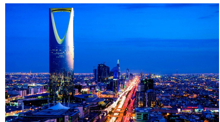 كم يبعد مطار الدمام عن الخبر