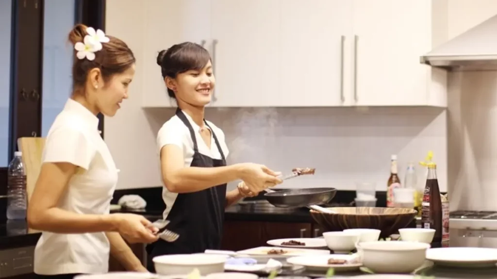 كم راتب العاملة التايلندية في السعودية