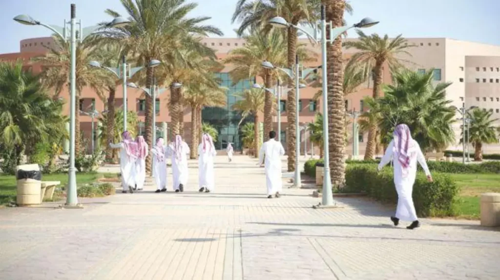العودة لنظام الفصلين دراسيين بجامعة الملك سعود