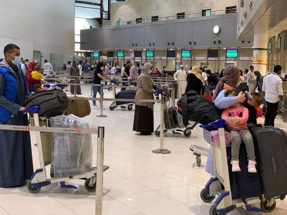 ترحيل مئات الوافدين من 8 جنسيات