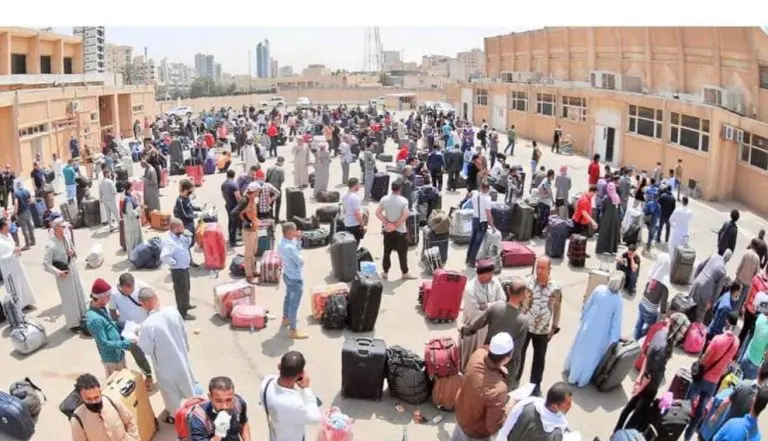 ترحيل مئات الوافدين من 8 جنسيات